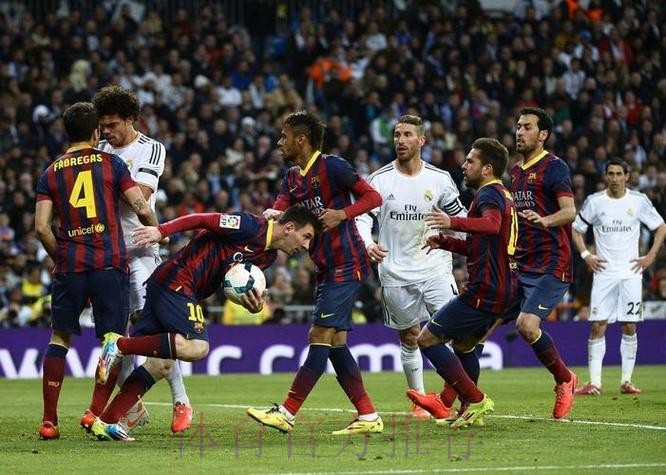 皇马被犯规59次对手2黄，巴萨被犯规53次对手13黄